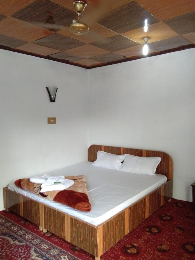 Howrah Guest House Srinagar  Exterior photo