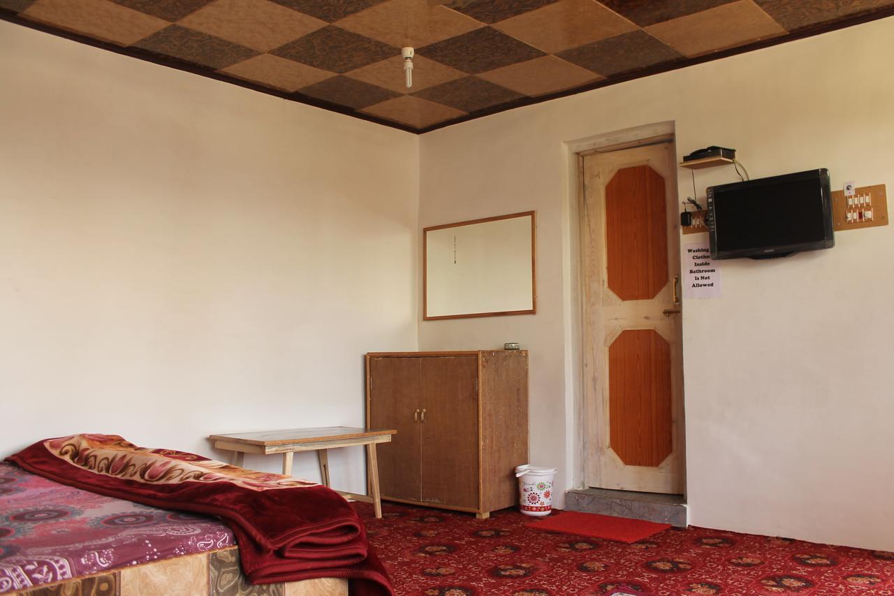 Howrah Guest House Srinagar  Exterior photo