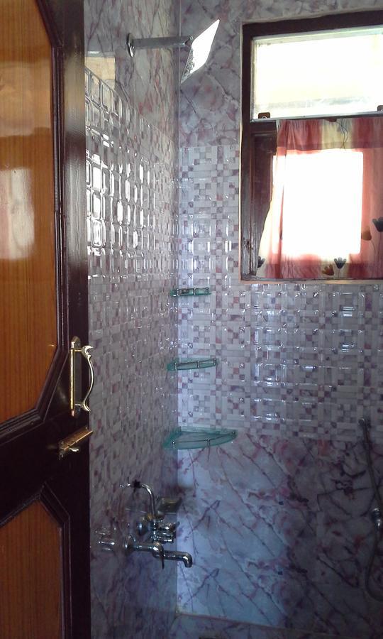 Howrah Guest House Srinagar  Exterior photo