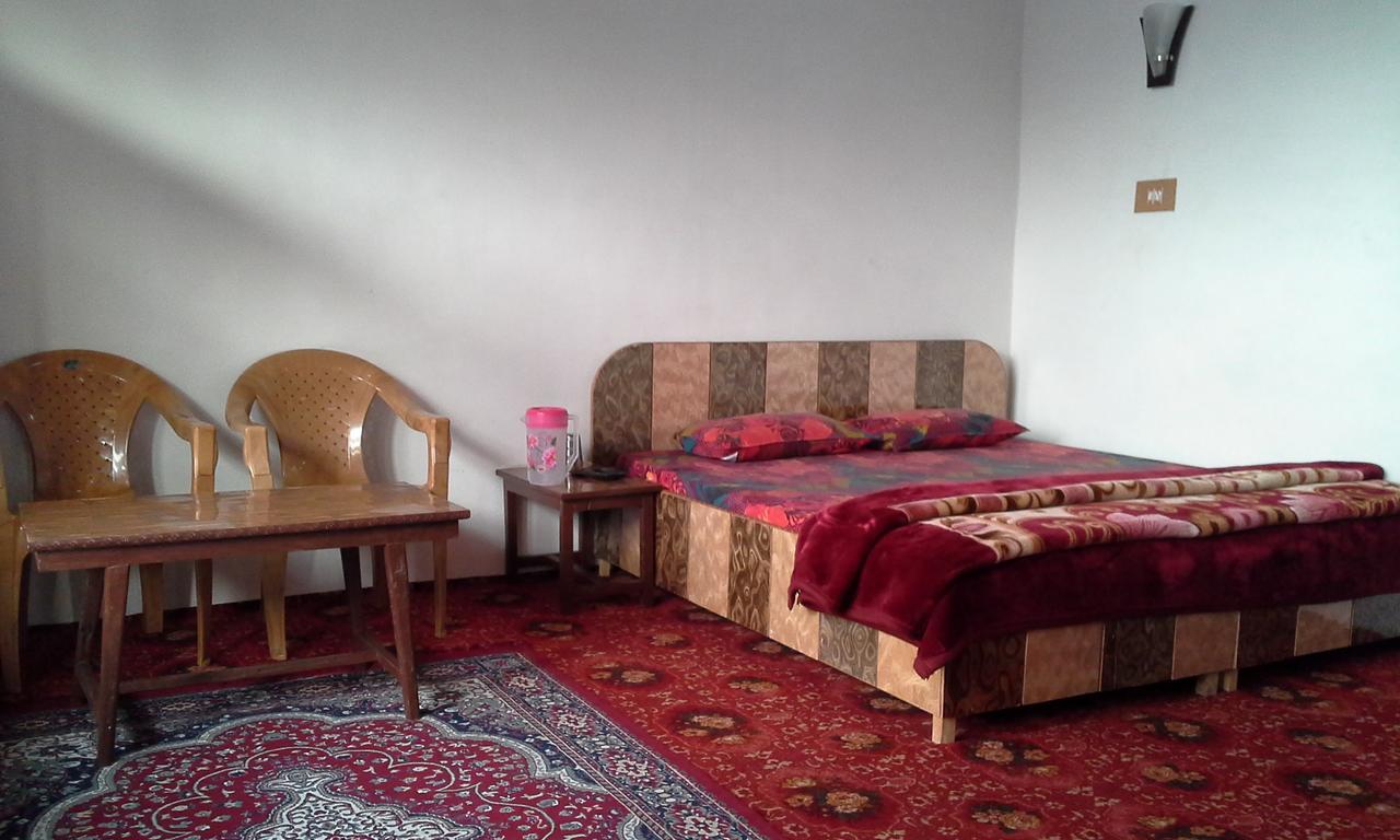 Howrah Guest House Srinagar  Exterior photo