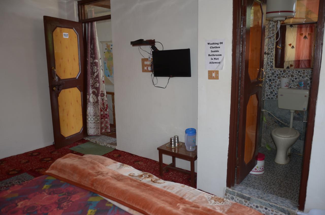 Howrah Guest House Srinagar  Exterior photo