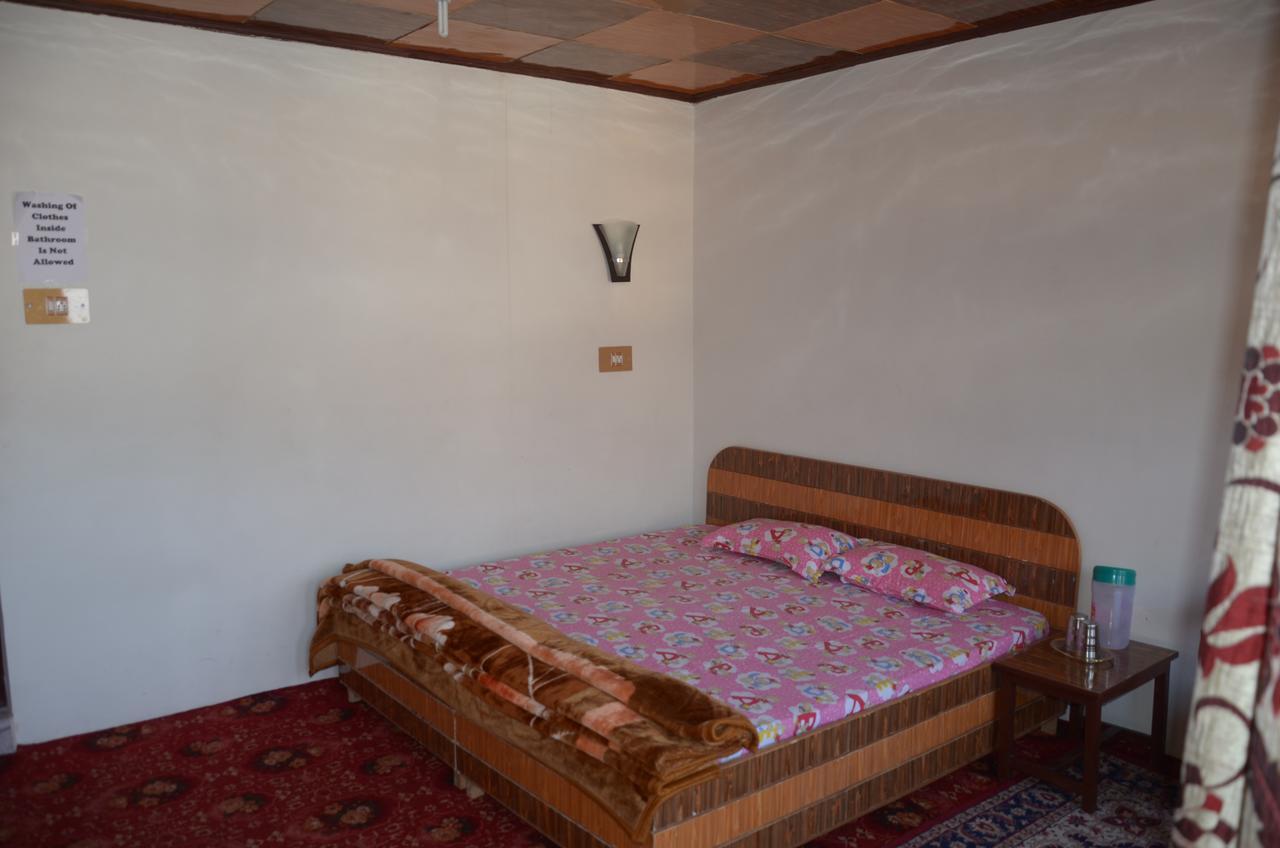 Howrah Guest House Srinagar  Exterior photo