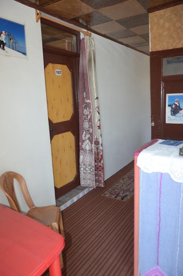 Howrah Guest House Srinagar  Exterior photo