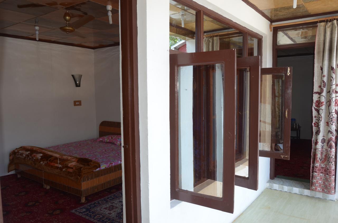Howrah Guest House Srinagar  Exterior photo