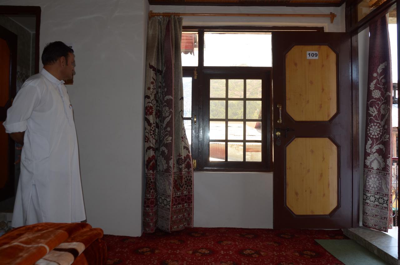 Howrah Guest House Srinagar  Exterior photo