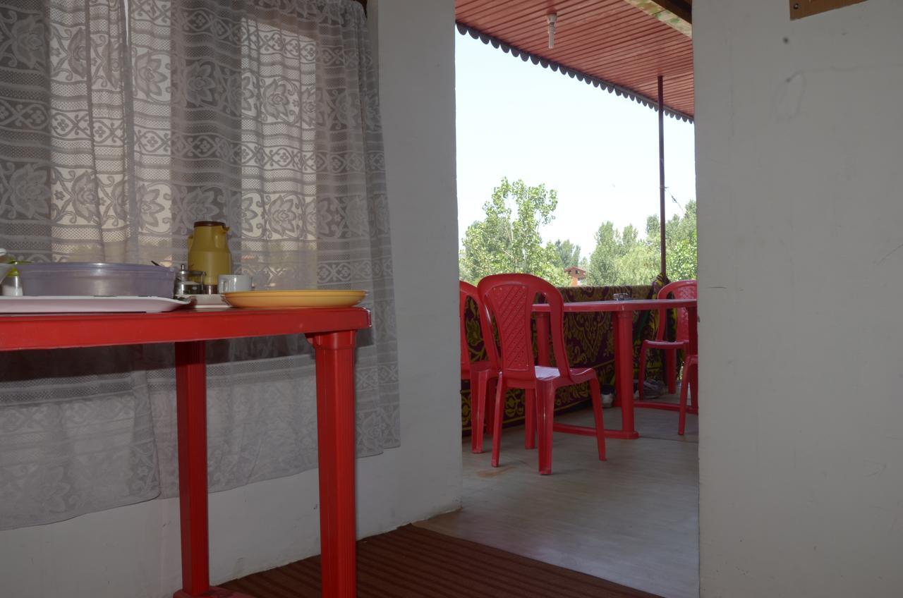 Howrah Guest House Srinagar  Exterior photo