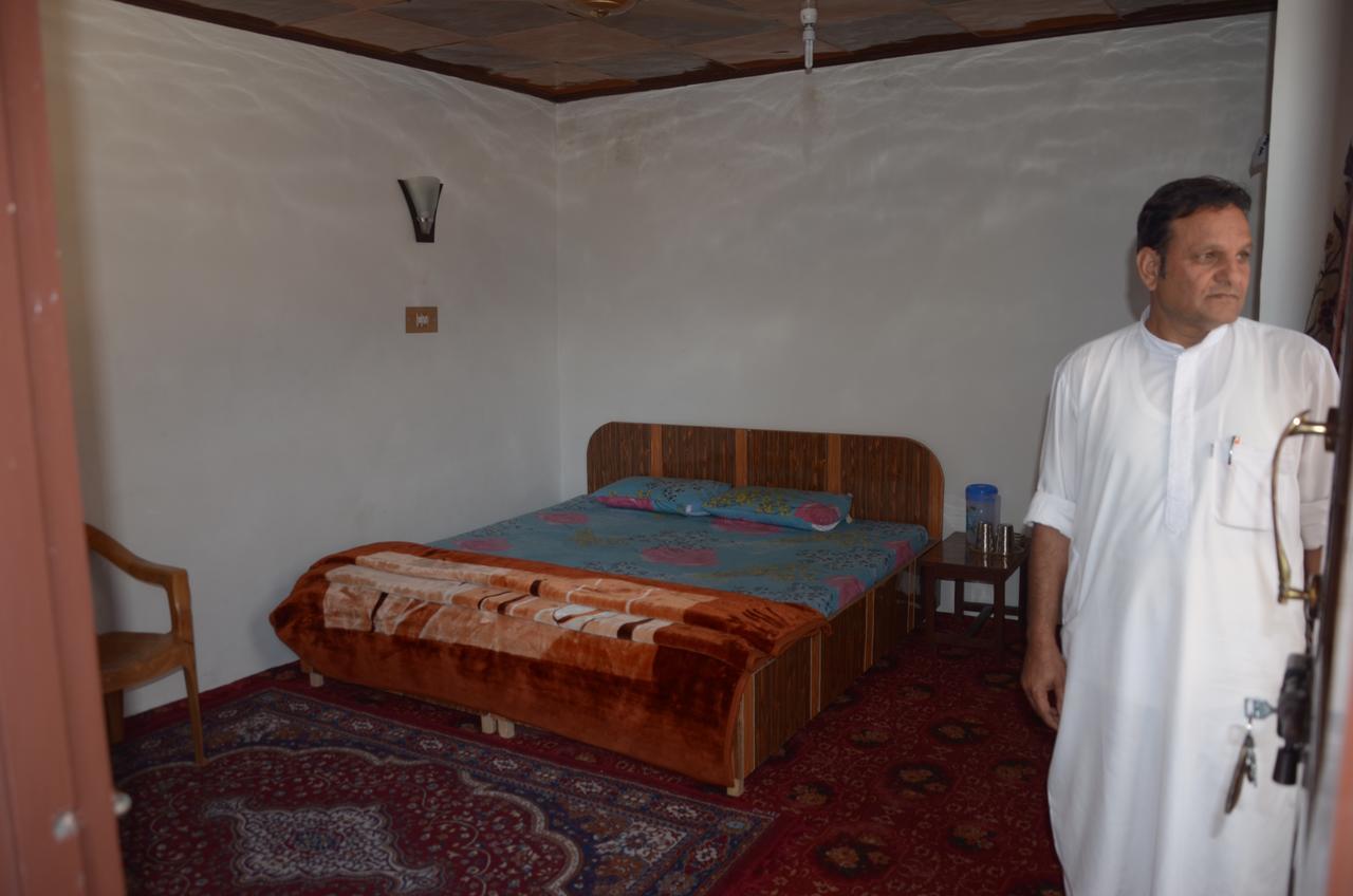Howrah Guest House Srinagar  Exterior photo