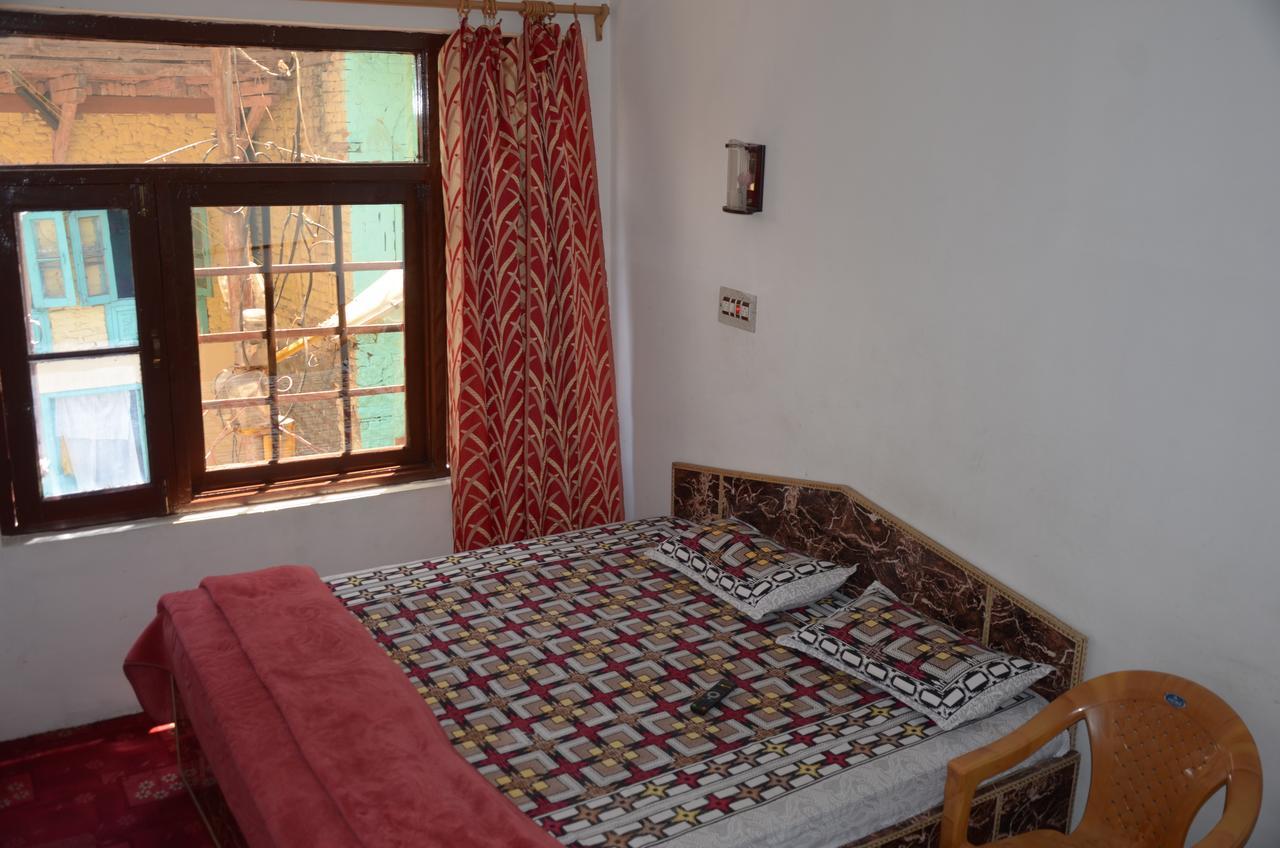 Howrah Guest House Srinagar  Exterior photo