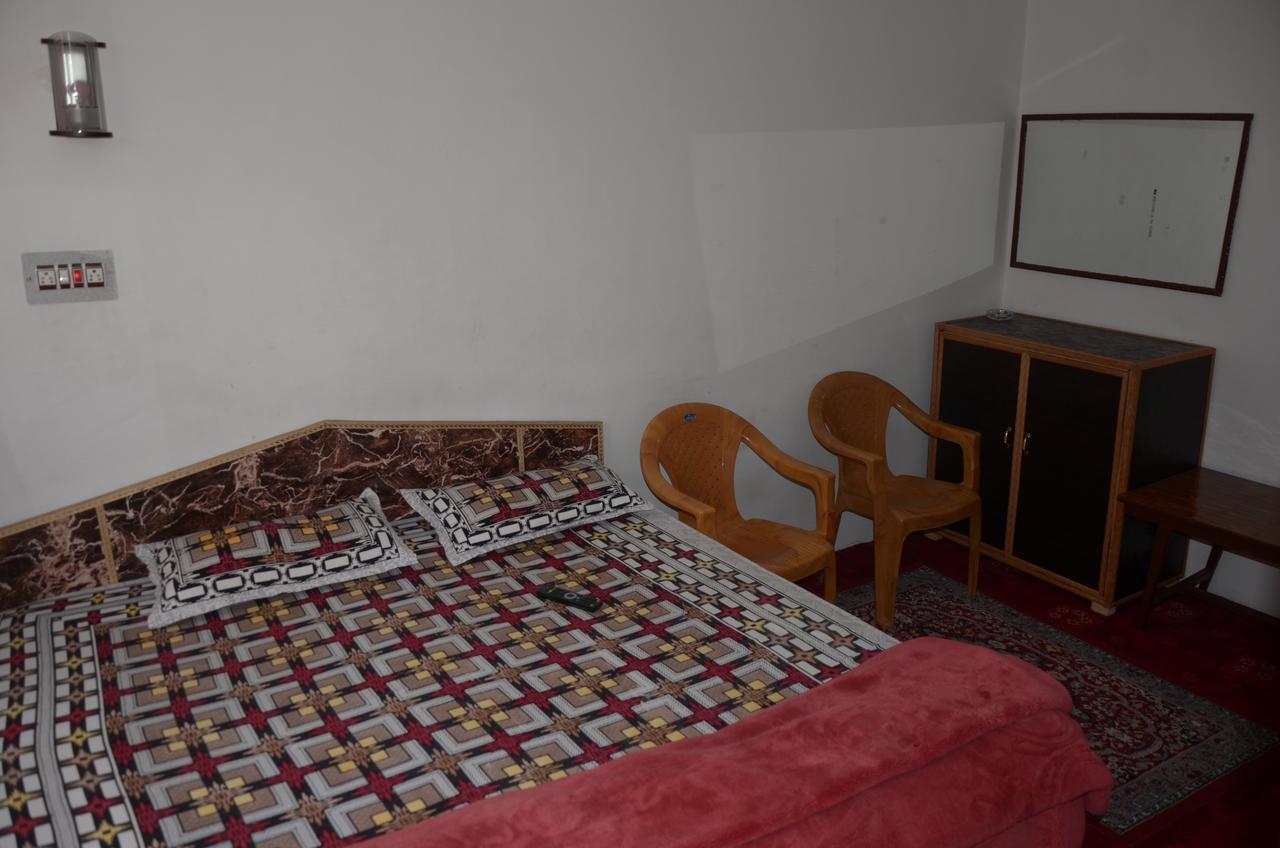 Howrah Guest House Srinagar  Exterior photo