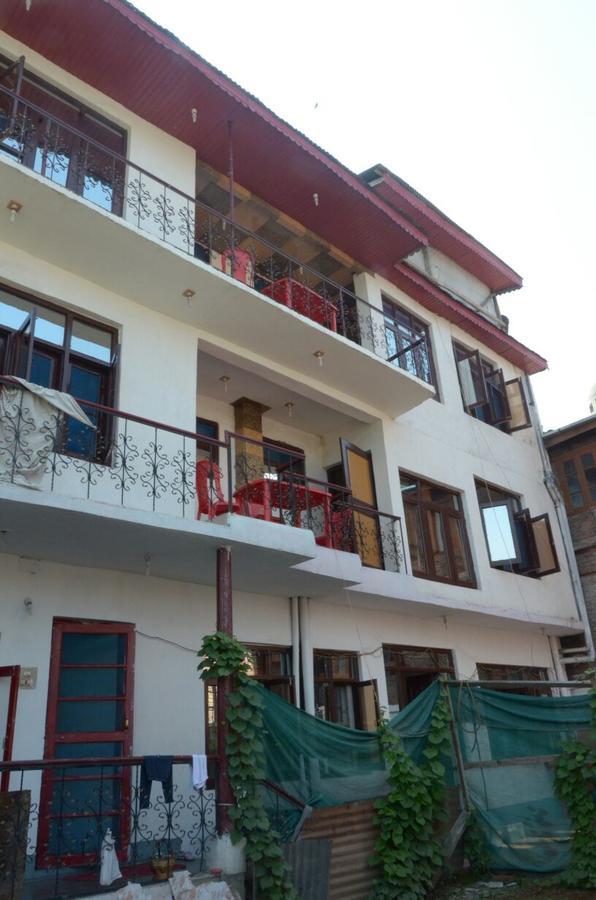 Howrah Guest House Srinagar  Exterior photo